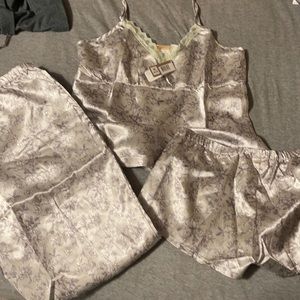 Women’s sleep wear new!